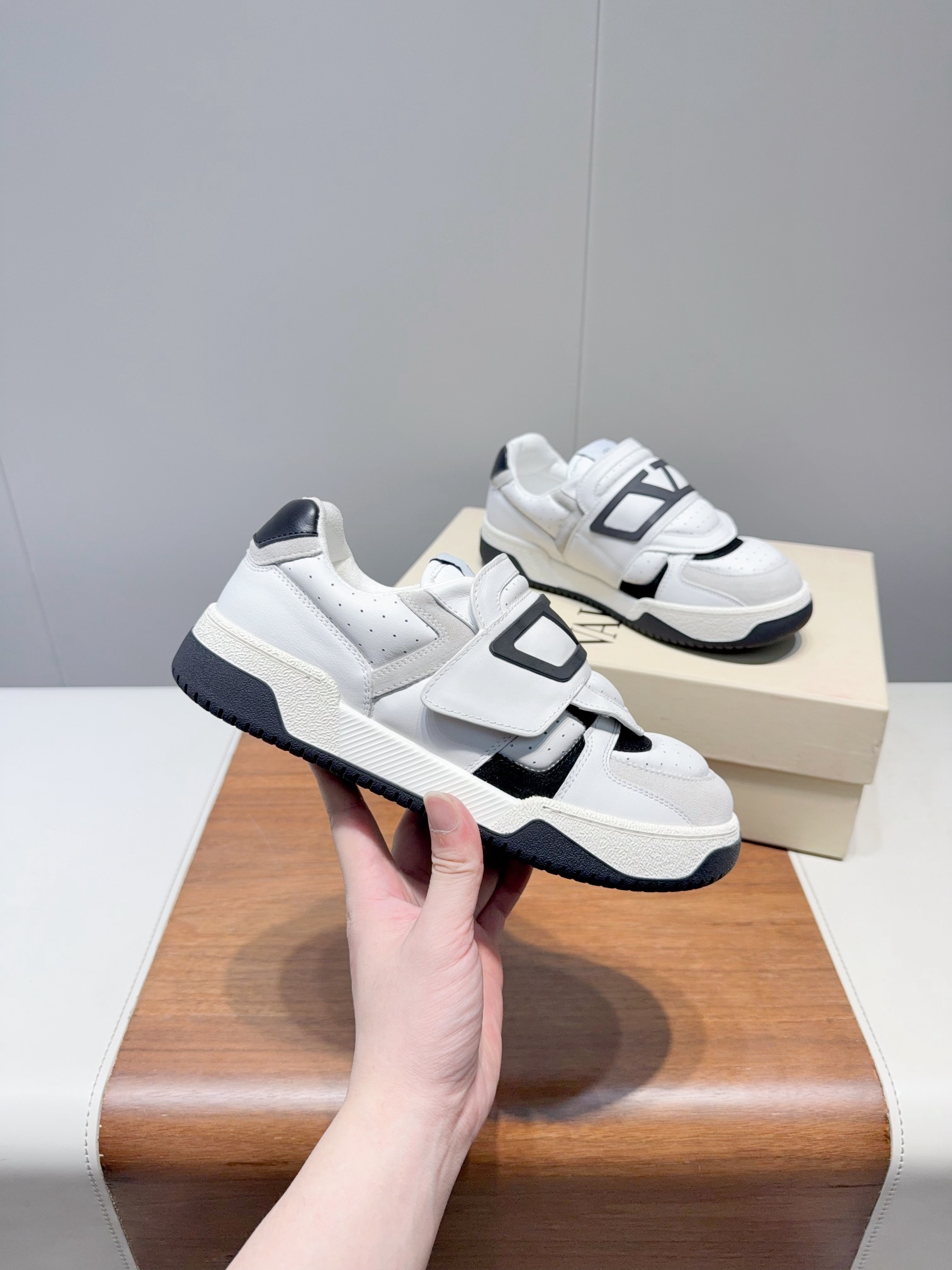 Valentin Certifies Luxurious 2025 Pairs of Sneakers for Sale: Top-Quality Design and Comfort. - 图片 1