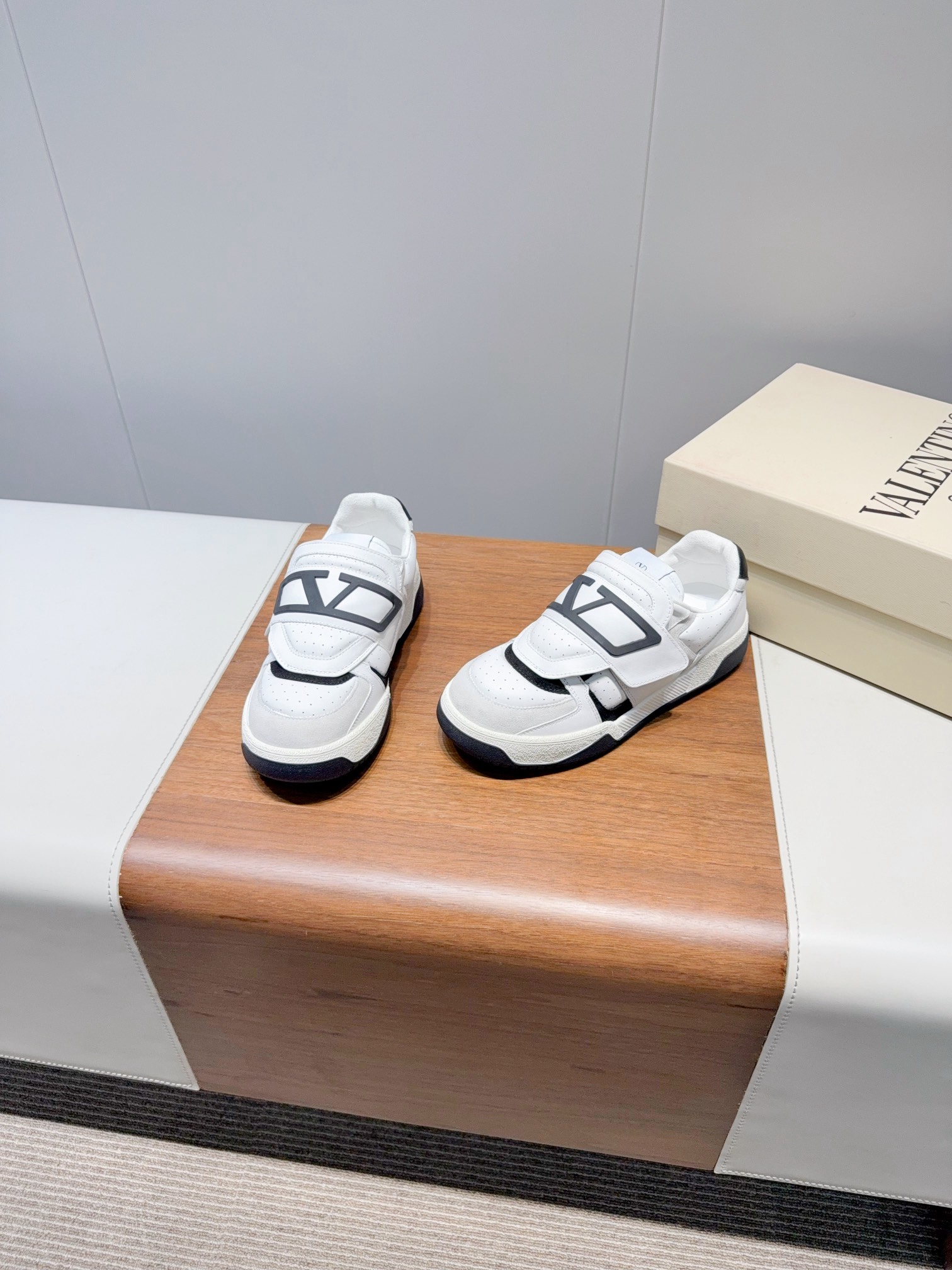 Valentin Certifies Luxurious 2025 Pairs of Sneakers for Sale: Top-Quality Design and Comfort. - 图片 3