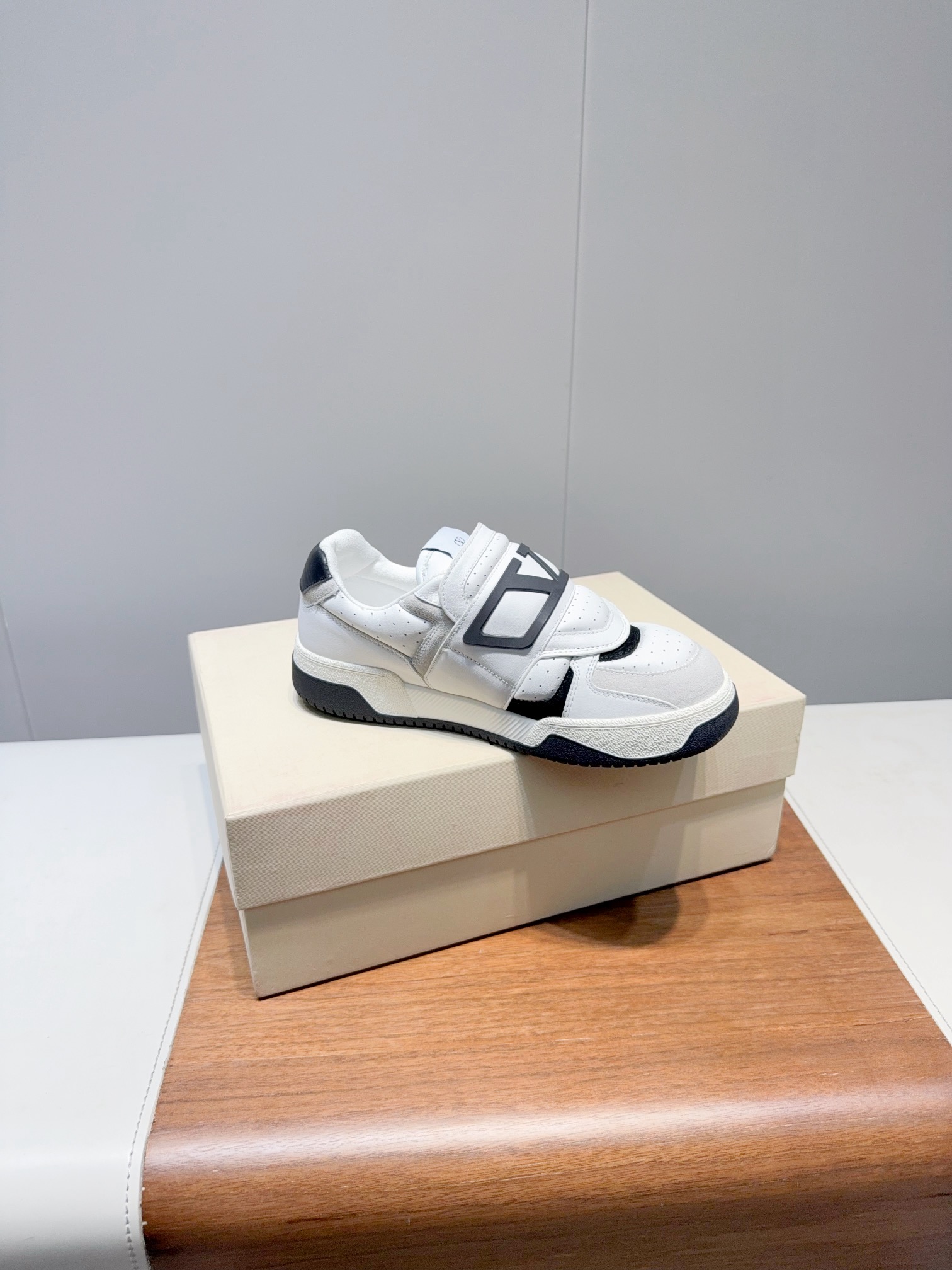 Valentin Certifies Luxurious 2025 Pairs of Sneakers for Sale: Top-Quality Design and Comfort. - 图片 6