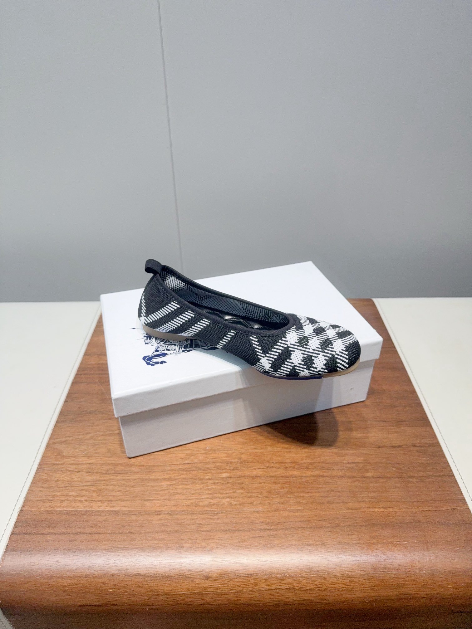 “Top Quality Embroidered Shoes: Best Value, No Bargaining” - 图片 6
