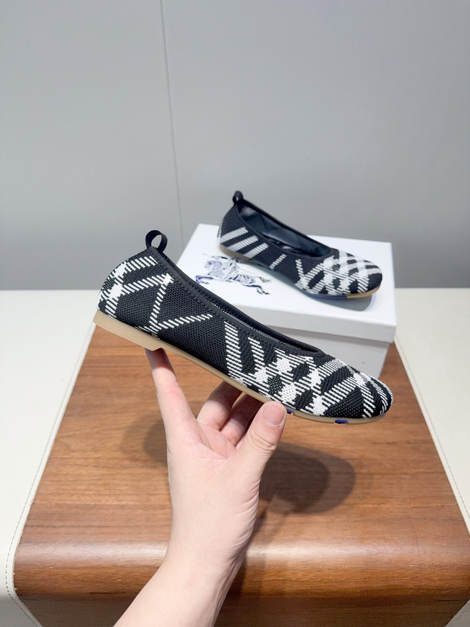 “Top Quality Embroidered Shoes: Best Value, No Bargaining” - 图片 4