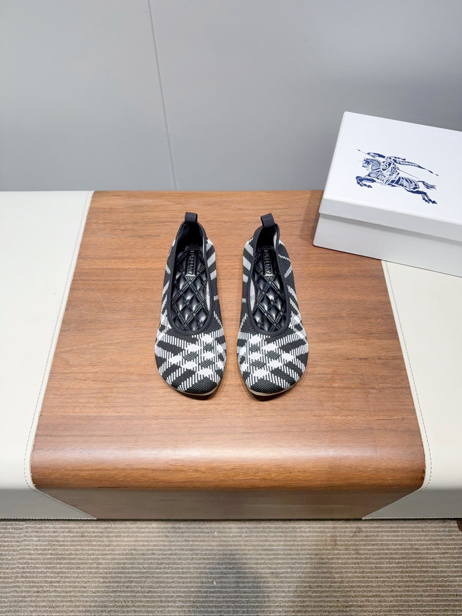 “Top Quality Embroidered Shoes: Best Value, No Bargaining” - 图片 1