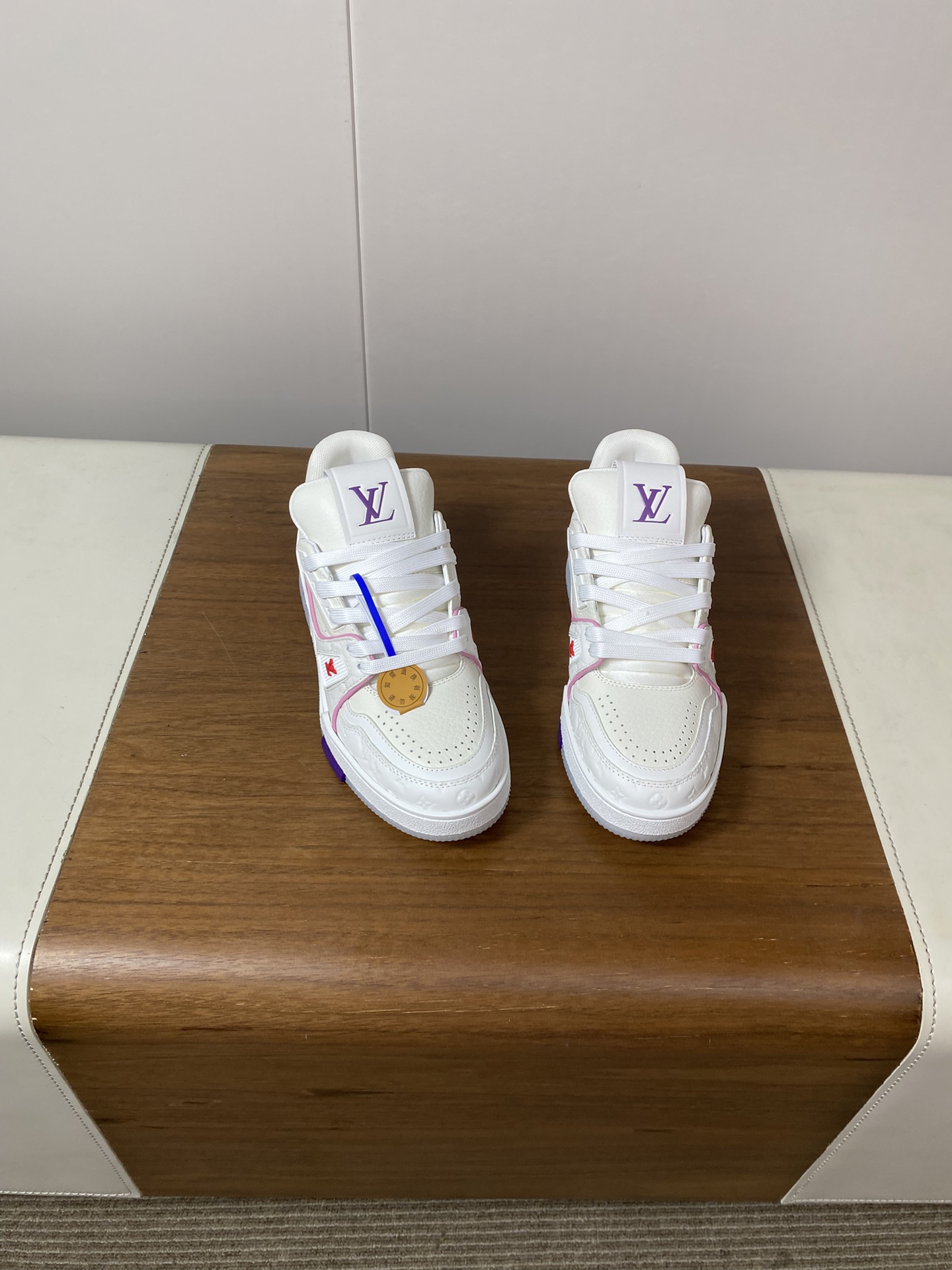 NO:467489,[Cruise Limited Model] LV TARINE Louis Vuitton x Tyler Co-branded model Donkey brand L home Embossed Couple model Casual Sports Shoes Skateboard Shoes Original Purchase and Development Louis Vuitton x Tyler Cooperation Series Launches LV Trainer Sports Shoes, Continuing Virgil Abloh’s classic design based on retro basketball shoes. The cowhide upper is integrated with Craggy Monogram embossed and Louis Vuitton logo to show Tyler’s interesting reconstruction of Monogram patterns and brand elements. Exquisite packaging of the delivery counter Fabric: Original custom-made top layer cowhide Inner: Original custom breathable net Outsole: Original open-mode two-color TPU combination sole Sole thickness: 3CM: 35-46 (female 40, male  45.46 No return and exchange) buttons Extreme cost-effectiveness, no bargaining..., casual shoes/sports shoes, louis vuitton, louis vuitton, louis vuitton, louis vuitton, louis vuitton, sneakers, cowhide19860909【邮轮限定款】 LV TARINE路易威登x Tyler 联名款 驴牌 L家 压花 情侣款 休闲 运动鞋 滑板鞋 原版购入开发 路易威登 x Tyler 合作系列推出 LV Trainer 运动鞋,延续 Virgil Abloh 基于复古篮球鞋创作的经典设计.牛皮革鞋面融入 Craggy Monogram 压纹和路易威登标识,展现 Tyler 对 Monogram 图案和品牌元素的趣味重构 配送专柜精美包装 面料: 原版定制头层牛皮 内里: 原版定制透气网里 大底: 原版开模双色TPU组合大底 底厚: 3CM :35-46(女40,男 45.46 不退换) 扣子 极致性价比,不议价..,休闲鞋/运动鞋,louis vuitton,louis vuitton,louis vuitton,louis vuitton,sneakers,cowhide,Women's Shoes