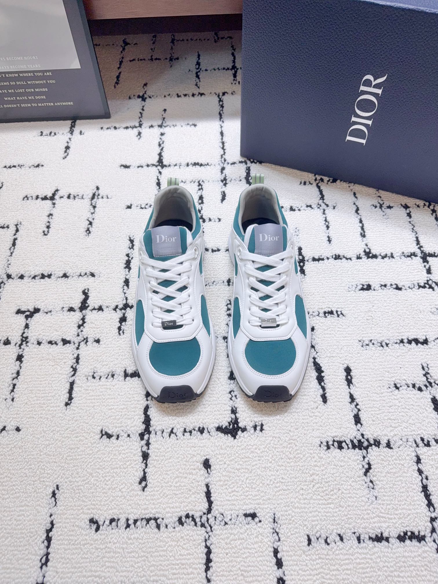 NO:467459,DIO*Do D Home 2025ss Lace-up New Academy Style Fashion Casual Shoes De Training Shoes Sports Shoes Original purchase and development, carefully crafted. The upper splicing design style is super fashionable, and the details also add a touch of elegant temperament. The light sole is extremely comfortable and highlights the charm of sports style. It can add fashionable temperament to various casual styles. Fabric: Original customized top layer cowhide Inner: Imported soft cowhide Outsole: Original exclusive mold opening: 35-45 (female 40. male 45 will not be returned or exchanged) Extreme cost-effectiveness, no bargaining., casual shoes/sports shoes, dior, dior, dior, sneakers, cowhide19860909DIO*迪奥D家2025ss系带新款学院风时尚休闲鞋德训鞋运动鞋 原版购入开发做货,精心制作.鞋面拼接设计风格搭配超级时尚,细节也增添一丝优雅气质.轻盈的鞋底舒适非凡,彰显运动风格的魅力.可为各式休闲造型增添时尚气质. 面料: 原版定制头层牛皮 内里: 进口柔软牛皮里 大底: 原版独家开模大:35-45(女40. 男45不退换) 极致性价比,不议价.,休闲鞋/运动鞋,dior,dior,dior,sneakers,cowhide,Women's Shoes