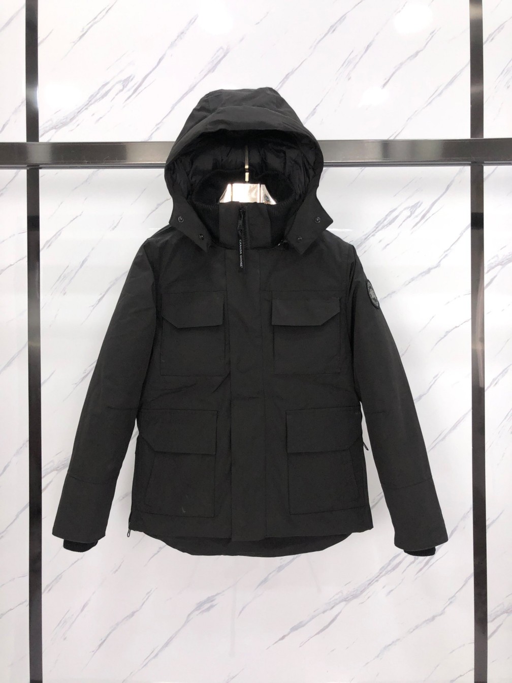 P480



canada goose26款黑色男女款
工厂直供:供应全球代购.微商.实体.天猫.高端档口以及工作室合作，可免费代发！
maitland派克大衣26款马云同款，新款短款无毛领，南北极科考队等都选择作为御寒装，羽绒服界的劳斯莱斯。
➖ 行业领先防伪芯片感应。
➖ 进口百灵达绣花机定制绣花标，最高级别超行业领先。
➖ 进口韩国21支涤棉混纺原厂面料，tc85防水涂层面料，放水防风且耐磨。
➖ 新国标80白鸭绒平均充绒520克.充绒量行业级领先。
➖ 100%尼龙lon里布双重双层封禁设计，防止跑绒，袖口无缝螺纹设计！
➖ 加拿大西部青狼毛领。
➖ 吉田ykk客供原厂定制电镀拉头，ykk双向可锁定拉链，紧实顺滑不掉漆。
➖ 3m复合魔术贴经久耐用，辅料五金全部拆版定做。
注:我们文案只有简单明了，与其想看吹嘘文案不如拿样对比了解。
只为最纯粹的，最专注·最专业·最高品质·最高性！
size:s-xxl【附尺码表】