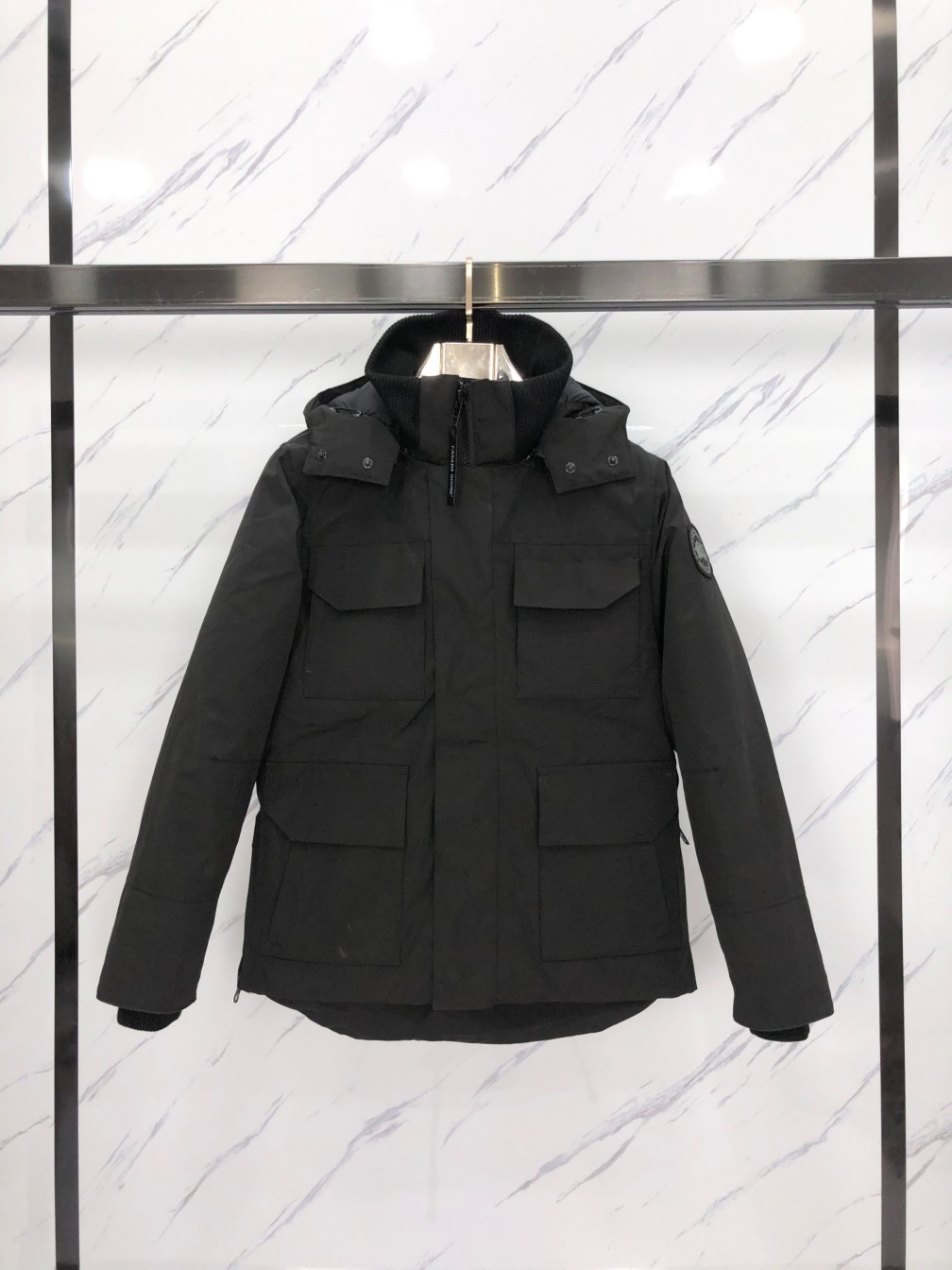 P480



canada goose26款黑色男女款
工厂直供:供应全球代购.微商.实体.天猫.高端档口以及工作室合作，可免费代发！
maitland派克大衣26款马云同款，新款短款无毛领，南北极科考队等都选择作为御寒装，羽绒服界的劳斯莱斯。
➖ 行业领先防伪芯片感应。
➖ 进口百灵达绣花机定制绣花标，最高级别超行业领先。
➖ 进口韩国21支涤棉混纺原厂面料，tc85防水涂层面料，放水防风且耐磨。
➖ 新国标80白鸭绒平均充绒520克.充绒量行业级领先。
➖ 100%尼龙lon里布双重双层封禁设计，防止跑绒，袖口无缝螺纹设计！
➖ 加拿大西部青狼毛领。
➖ 吉田ykk客供原厂定制电镀拉头，ykk双向可锁定拉链，紧实顺滑不掉漆。
➖ 3m复合魔术贴经久耐用，辅料五金全部拆版定做。
注:我们文案只有简单明了，与其想看吹嘘文案不如拿样对比了解。
只为最纯粹的，最专注·最专业·最高品质·最高性！
size:s-xxl【附尺码表】