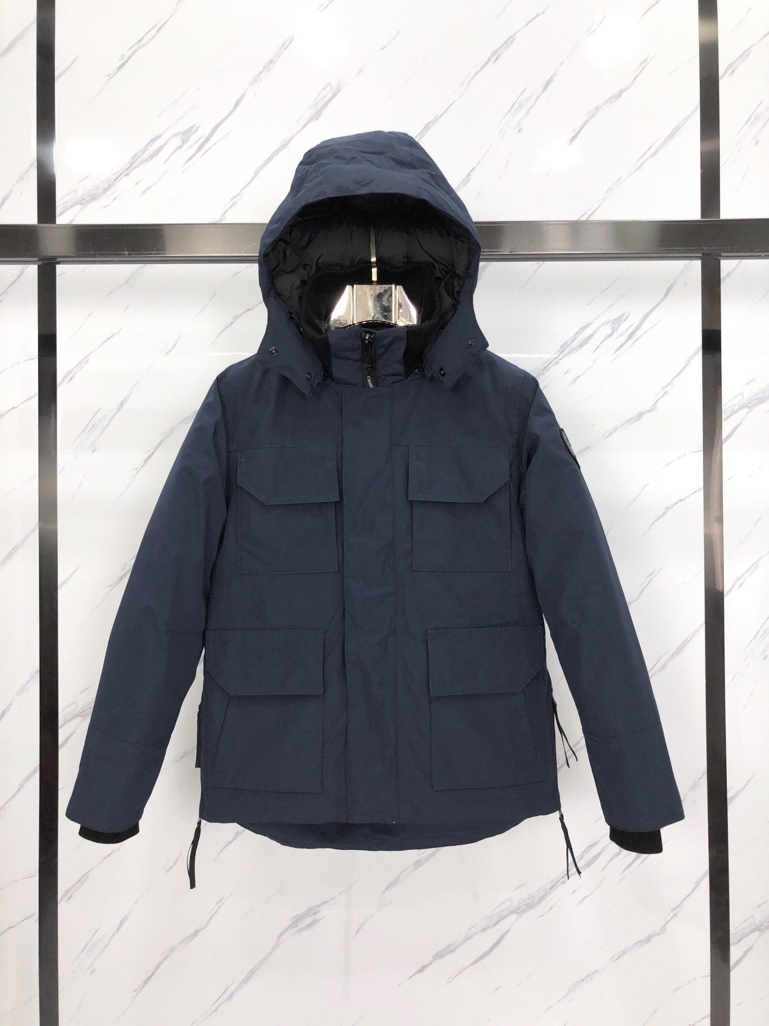P480



canada goose26款深蓝男女款
工厂直供:供应全球代购.微商.实体.天猫.高端档口以及工作室合作，可免费代发！
maitland派克大衣26款马云同款，新款短款无毛领，南北极科考队等都选择作为御寒装，羽绒服界的劳斯莱斯。
➖ 行业领先防伪芯片感应。
➖ 进口百灵达绣花机定制绣花标，最高级别超行业领先。
➖ 进口韩国21支涤棉混纺原厂面料，tc85防水涂层面料，放水防风且耐磨。
➖ 新国标80白鸭绒平均充绒520克.充绒量行业级领先。
➖ 100%尼龙lon里布双重双层封禁设计，防止跑绒，袖口无缝螺纹设计！
➖ 加拿大西部青狼毛领。
➖ 吉田ykk客供原厂定制电镀拉头，ykk双向可锁定拉链，紧实顺滑不掉漆。
➖ 3m复合魔术贴经久耐用，辅料五金全部拆版定做。
注:我们文案只有简单明了，与其想看吹嘘文案不如拿样对比了解。
只为最纯粹的，最专注·最专业·最高品质·最高性！
size:s-xxl【附尺码表】