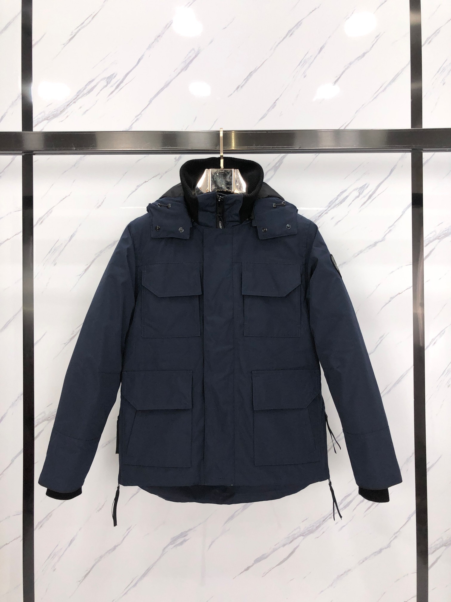 P480



canada goose26款深蓝男女款
工厂直供:供应全球代购.微商.实体.天猫.高端档口以及工作室合作，可免费代发！
maitland派克大衣26款马云同款，新款短款无毛领，南北极科考队等都选择作为御寒装，羽绒服界的劳斯莱斯。
➖ 行业领先防伪芯片感应。
➖ 进口百灵达绣花机定制绣花标，最高级别超行业领先。
➖ 进口韩国21支涤棉混纺原厂面料，tc85防水涂层面料，放水防风且耐磨。
➖ 新国标80白鸭绒平均充绒520克.充绒量行业级领先。
➖ 100%尼龙lon里布双重双层封禁设计，防止跑绒，袖口无缝螺纹设计！
➖ 加拿大西部青狼毛领。
➖ 吉田ykk客供原厂定制电镀拉头，ykk双向可锁定拉链，紧实顺滑不掉漆。
➖ 3m复合魔术贴经久耐用，辅料五金全部拆版定做。
注:我们文案只有简单明了，与其想看吹嘘文案不如拿样对比了解。
只为最纯粹的，最专注·最专业·最高品质·最高性！
size:s-xxl【附尺码表】