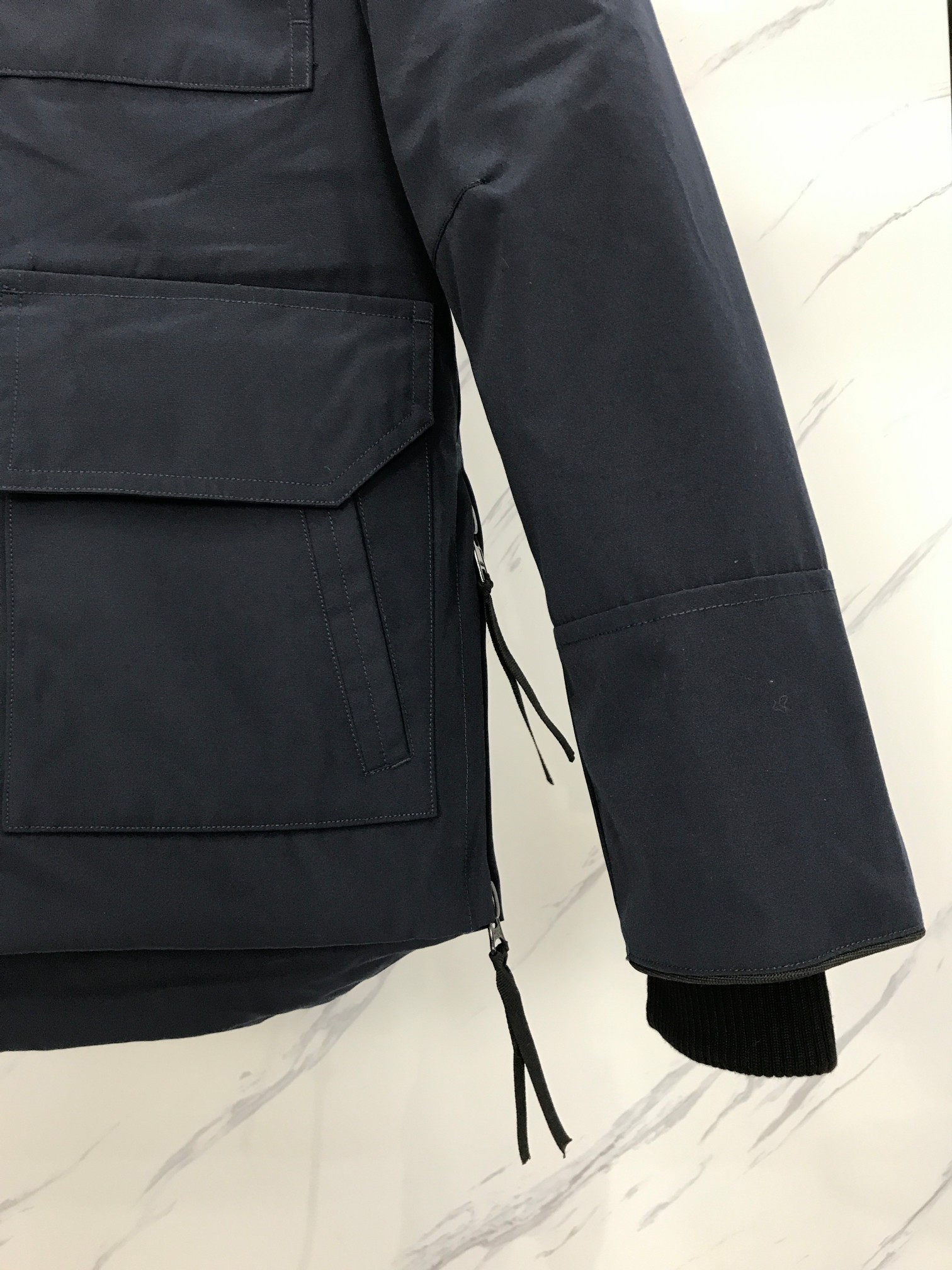 P480



canada goose26款深蓝男女款
工厂直供:供应全球代购.微商.实体.天猫.高端档口以及工作室合作，可免费代发！
maitland派克大衣26款马云同款，新款短款无毛领，南北极科考队等都选择作为御寒装，羽绒服界的劳斯莱斯。
➖ 行业领先防伪芯片感应。
➖ 进口百灵达绣花机定制绣花标，最高级别超行业领先。
➖ 进口韩国21支涤棉混纺原厂面料，tc85防水涂层面料，放水防风且耐磨。
➖ 新国标80白鸭绒平均充绒520克.充绒量行业级领先。
➖ 100%尼龙lon里布双重双层封禁设计，防止跑绒，袖口无缝螺纹设计！
➖ 加拿大西部青狼毛领。
➖ 吉田ykk客供原厂定制电镀拉头，ykk双向可锁定拉链，紧实顺滑不掉漆。
➖ 3m复合魔术贴经久耐用，辅料五金全部拆版定做。
注:我们文案只有简单明了，与其想看吹嘘文案不如拿样对比了解。
只为最纯粹的，最专注·最专业·最高品质·最高性！
size:s-xxl【附尺码表】