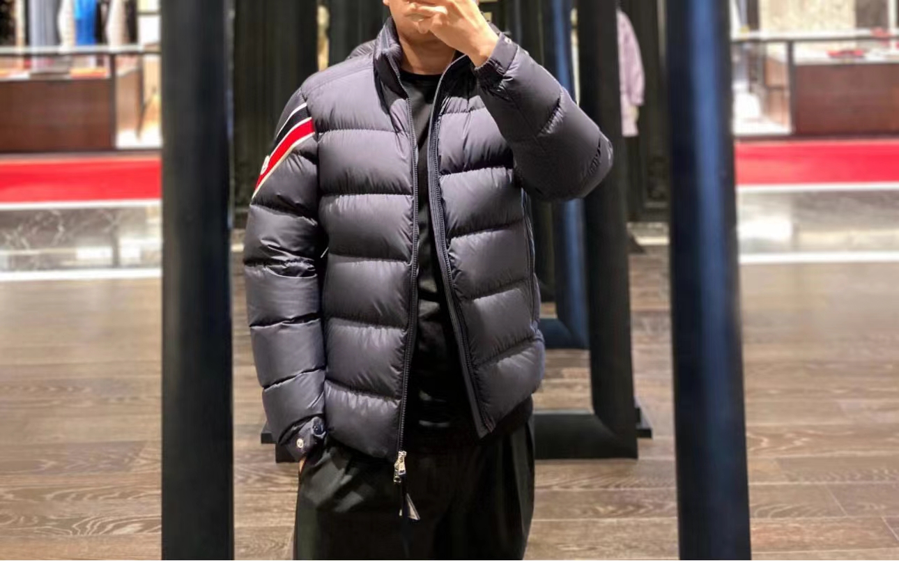 蒙口 三色彩条织带 羽绒服 上身效果图！