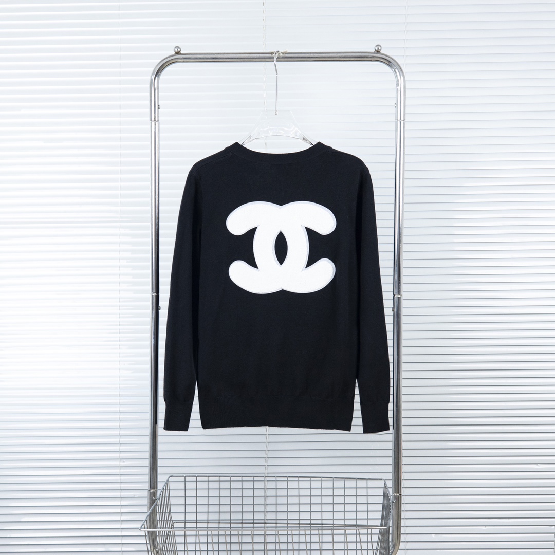 Chanel’s New Autumn Towels and Knit Jackets Collection: Classic Comfort in Black - 图片 2