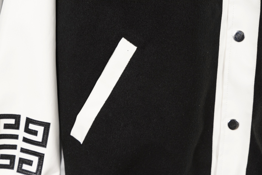 GIVENCHY’s High-Quality Leather Suit with Imported Tweeds, Black and White. - 图片 6