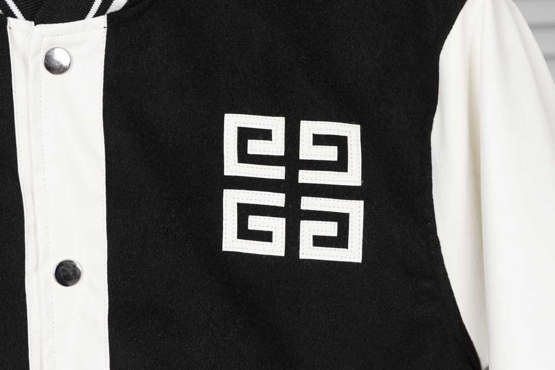GIVENCHY’s High-Quality Leather Suit with Imported Tweeds, Black and White. - 图片 8