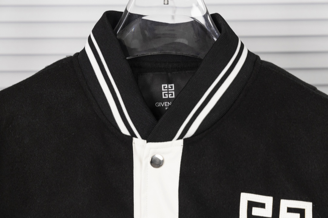 GIVENCHY’s High-Quality Leather Suit with Imported Tweeds, Black and White. - 图片 4