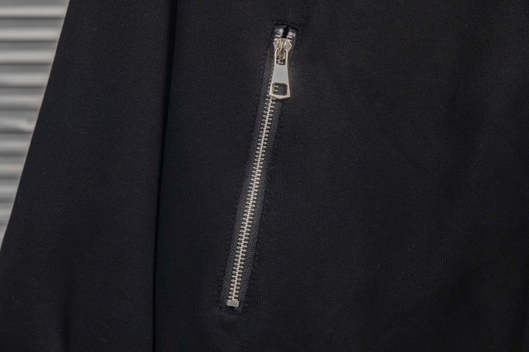 Prada Hooded Coat with Triangular Label: Original Design and Fur Technology, Unisex, Black, S-XL - 图片 8