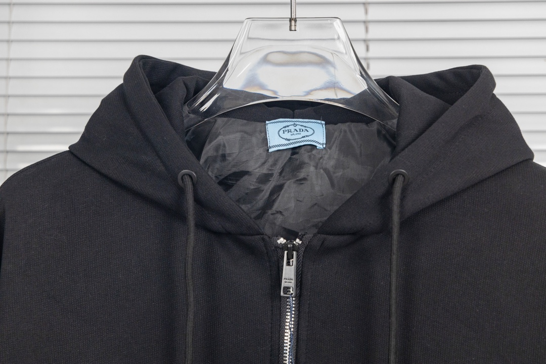 Prada Hooded Coat with Triangular Label: Original Design and Fur Technology, Unisex, Black, S-XL - 图片 4