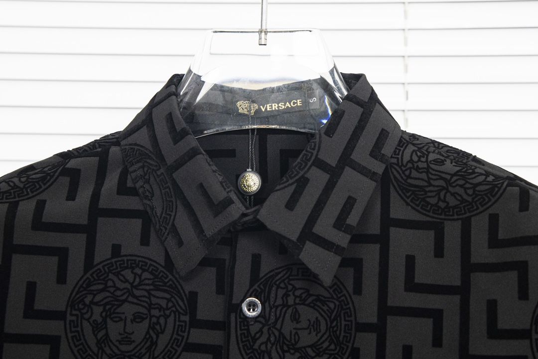 Versace 2024s Lock Shirt: Cotton-Silk Blend with Classic Grid Line, Fashionable Design. - 图片 5