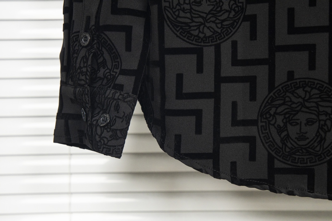 Versace 2024s Lock Shirt: Cotton-Silk Blend with Classic Grid Line, Fashionable Design. - 图片 7