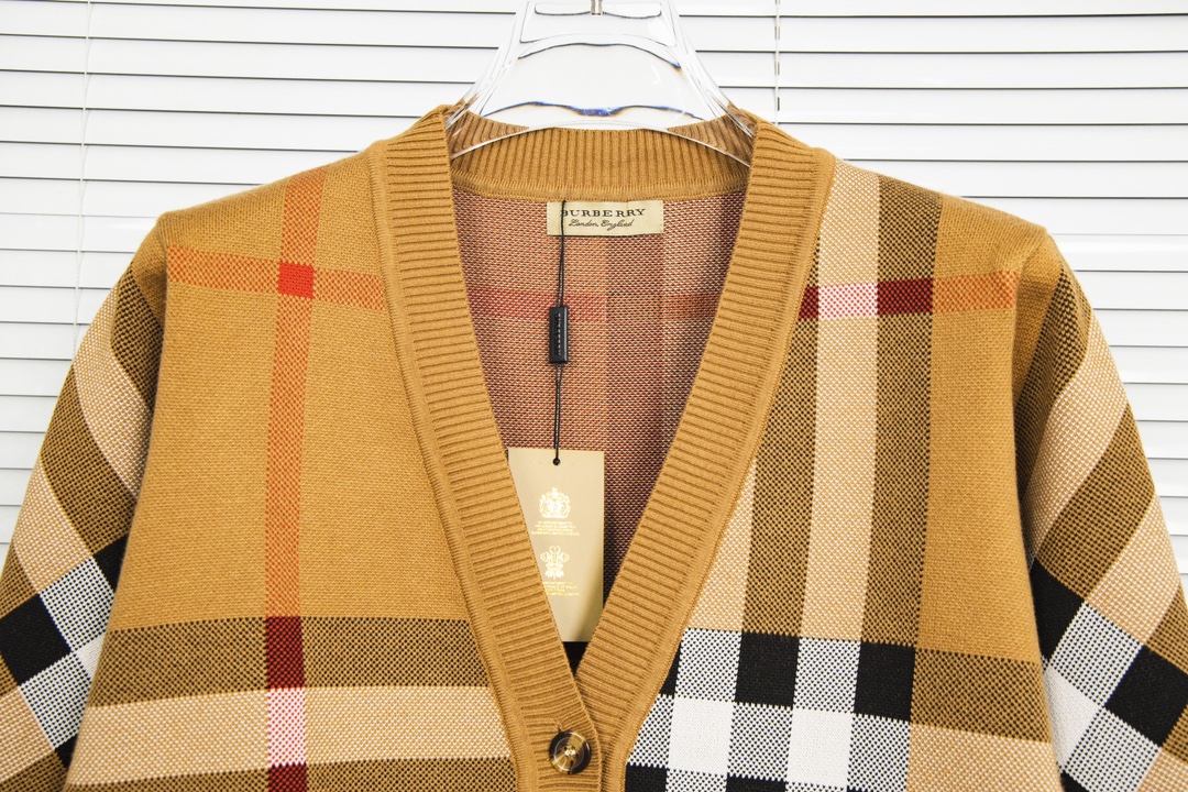 New Burberry Baballi 23s: Classic Chrysanthemum Coat Overview - 图片 4