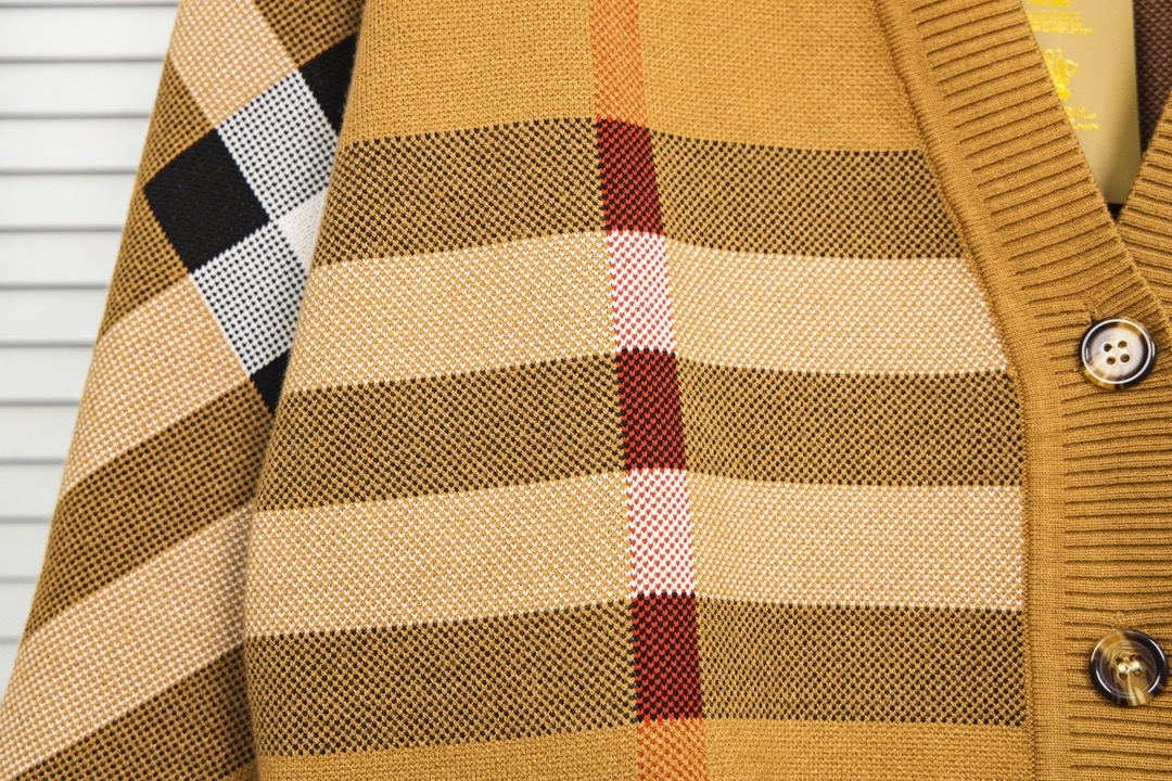 New Burberry Baballi 23s: Classic Chrysanthemum Coat Overview - 图片 6