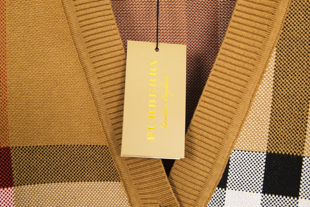 New Burberry Baballi 23s: Classic Chrysanthemum Coat Overview - 图片 3