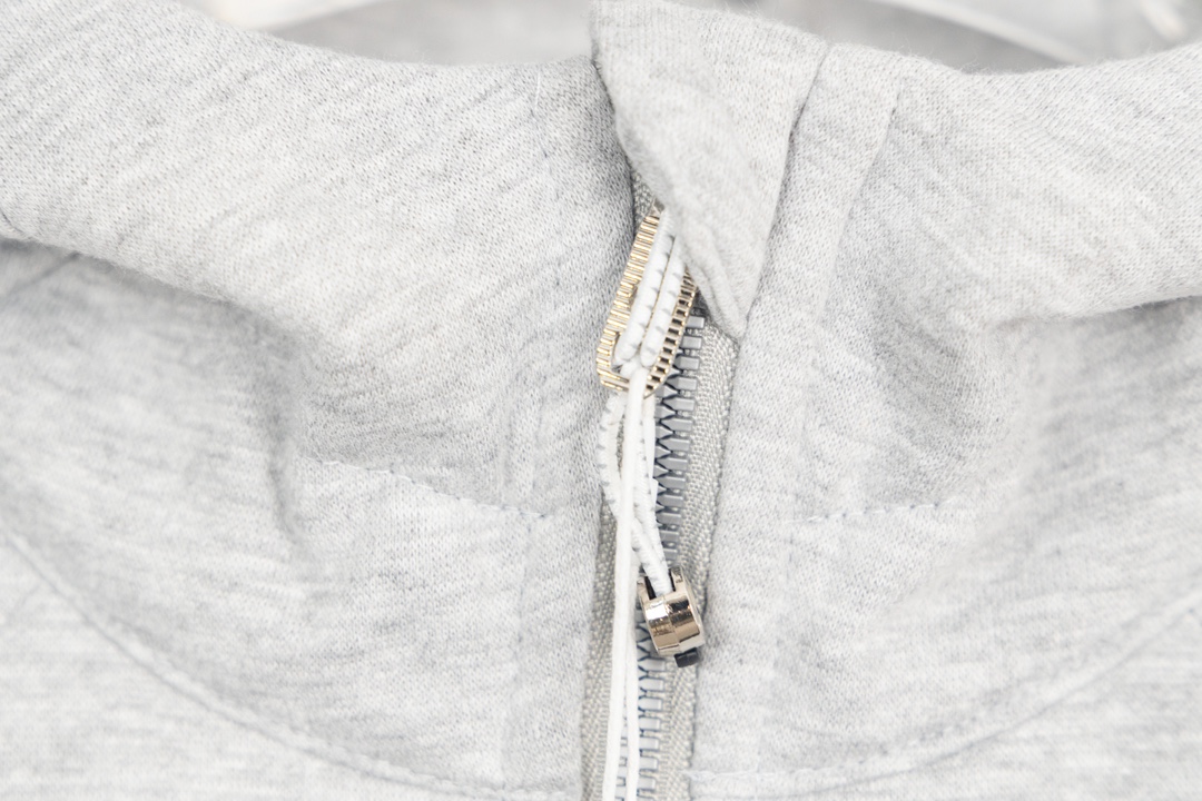 LuluScuba Chain Hats: Comfortable Prosthetic Fashion with Tweed Details - 图片 5