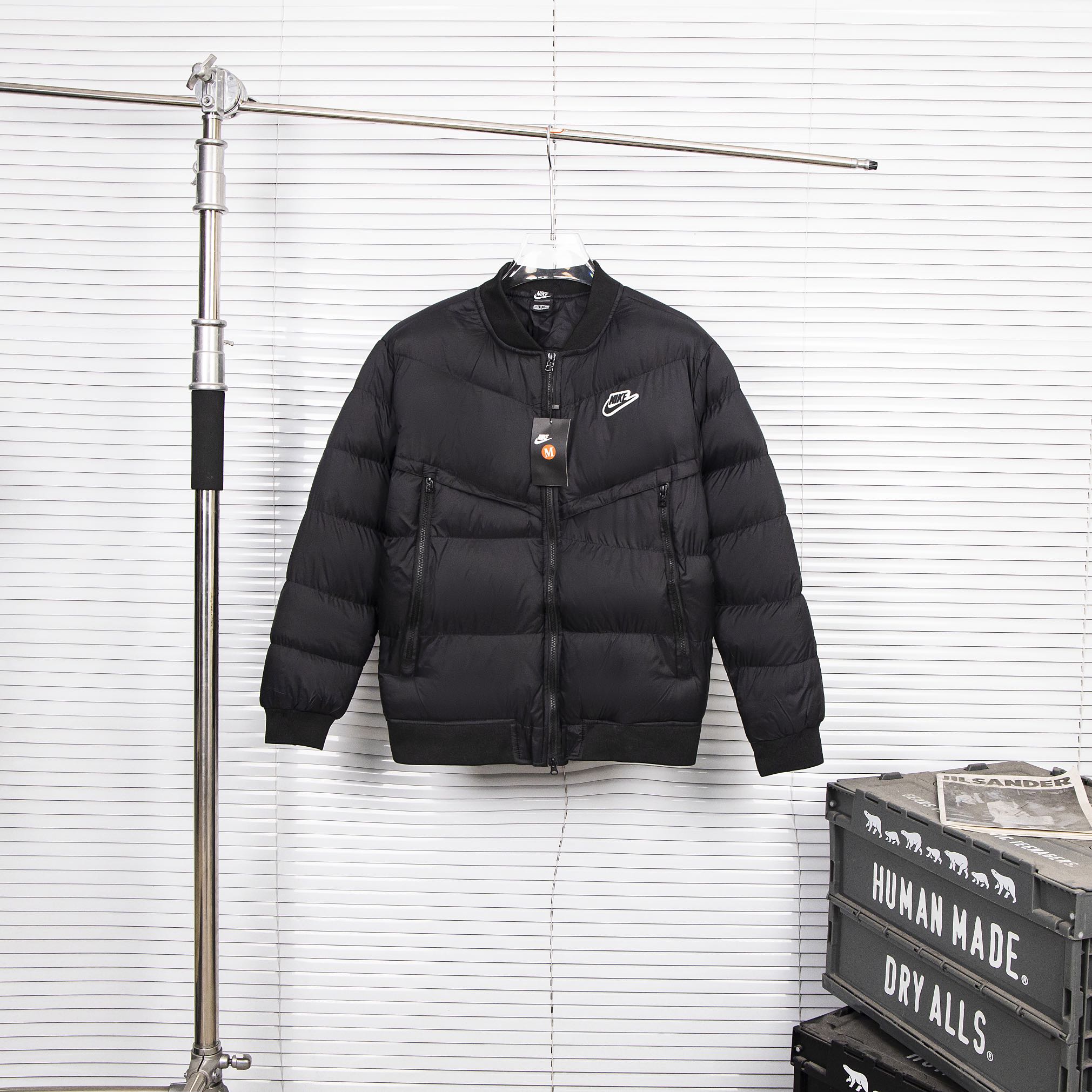 Nike Sportswear Down-Fill Wind Runner: Gold-Filled Cotton, One-Size-Fits-All, Double-Haired YK-Down Zip - 图片 1
