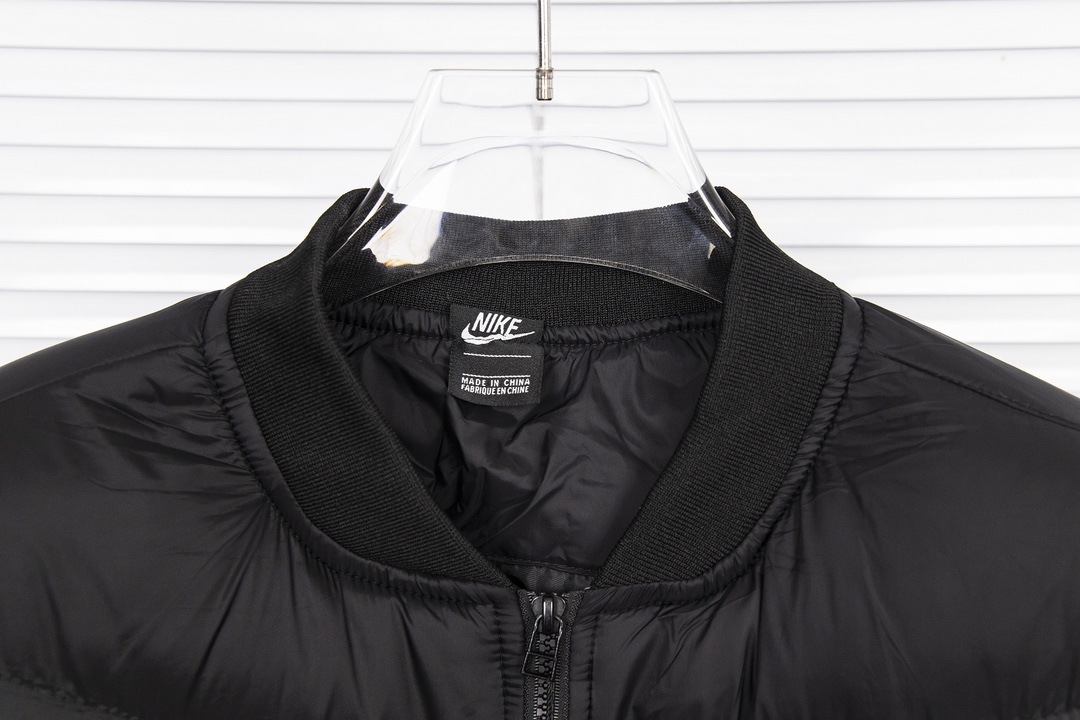 Nike Sportswear Down-Fill Wind Runner: Gold-Filled Cotton, One-Size-Fits-All, Double-Haired YK-Down Zip - 图片 4