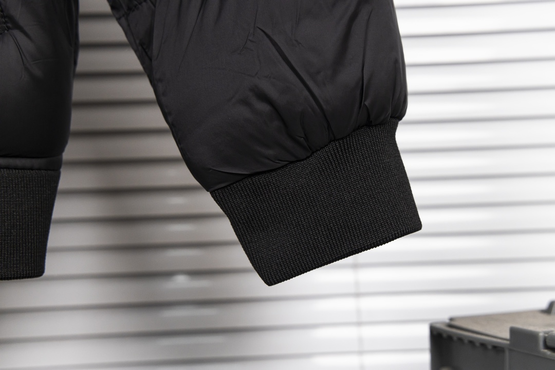 Nike Sportswear Down-Fill Wind Runner: Gold-Filled Cotton, One-Size-Fits-All, Double-Haired YK-Down Zip - 图片 9