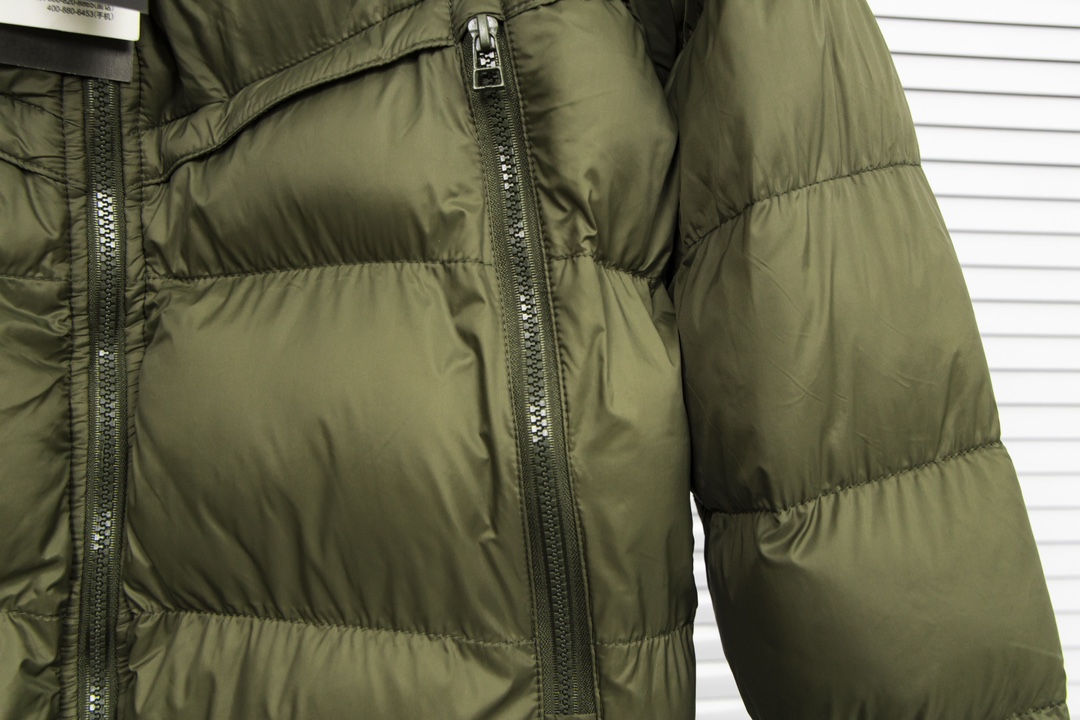 Nike Sportswear Down-Fillwind Runner: Apologetic Design with Gold-Filled Cotton - 图片 8