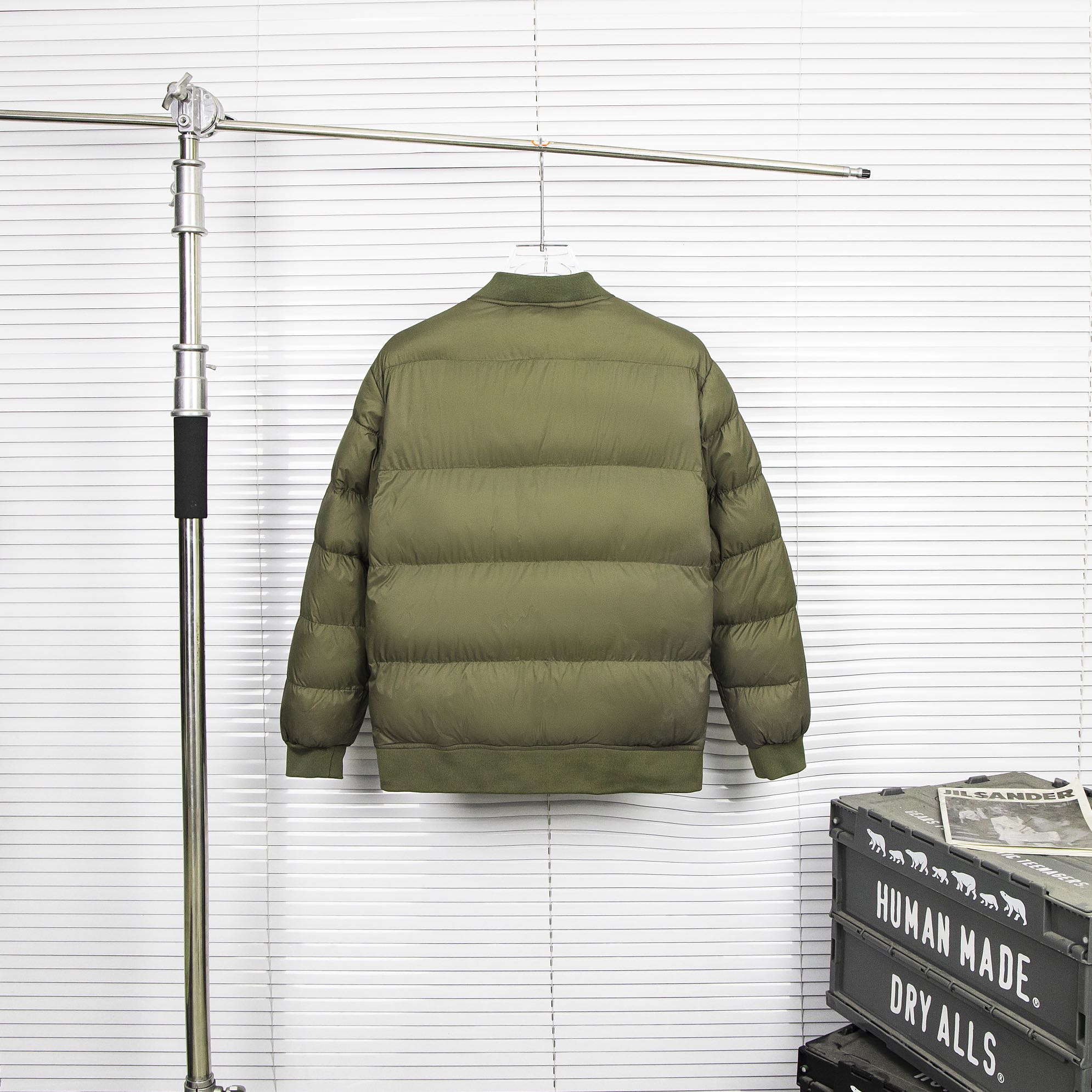 Nike Sportswear Down-Fillwind Runner: Apologetic Design with Gold-Filled Cotton - 图片 2