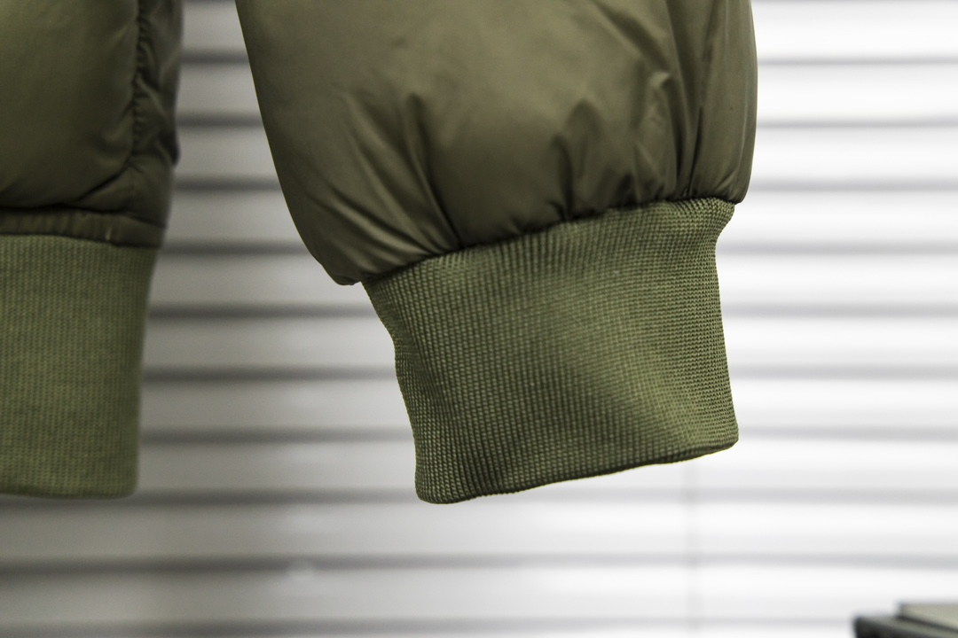 Nike Sportswear Down-Fillwind Runner: Apologetic Design with Gold-Filled Cotton - 图片 9