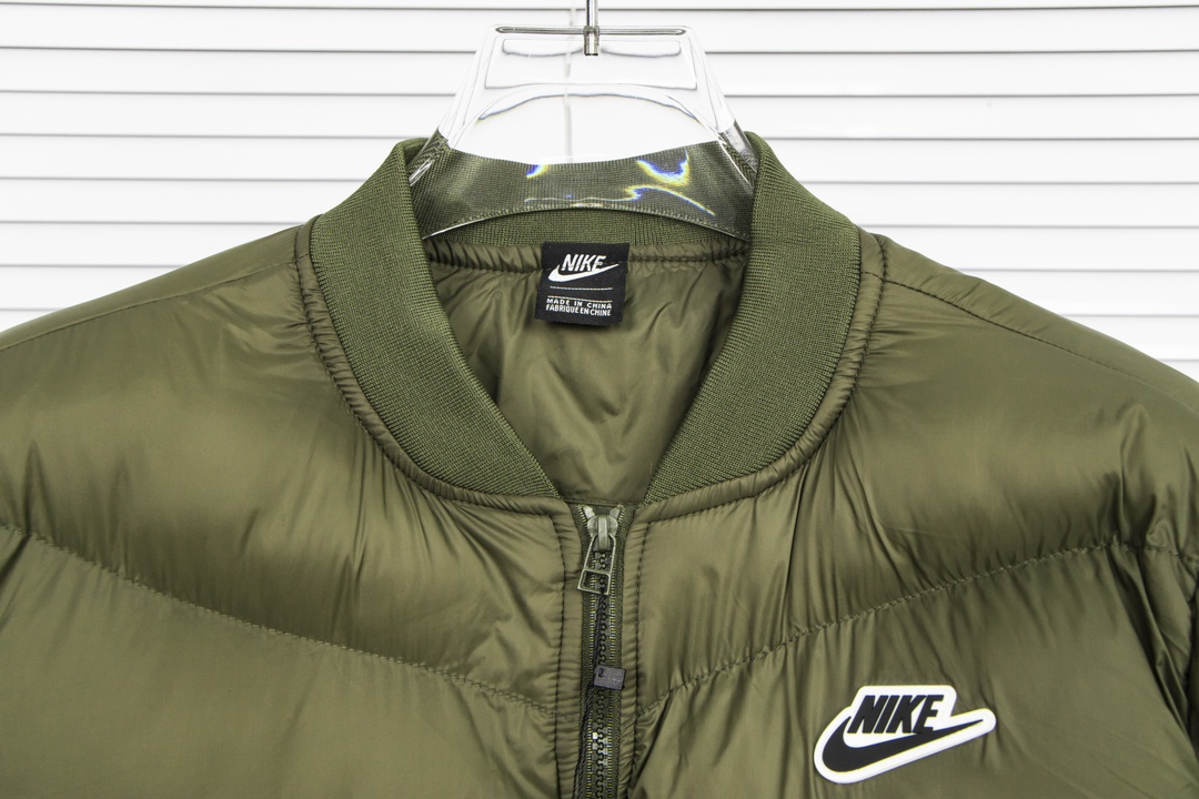 Nike Sportswear Down-Fillwind Runner: Apologetic Design with Gold-Filled Cotton - 图片 4