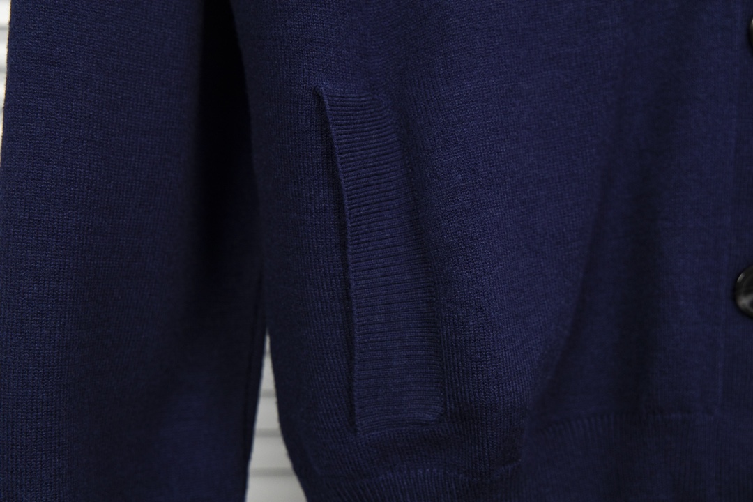 Chanel Towel-Knitted Jacket in Cyan: Classic Style and Comfort in One Package - 图片 5
