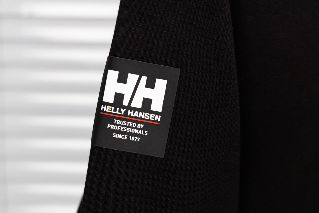 Fashion Trends: Essential Series Sales Surge with Cozy Cotton-Polyester Blend - 图片 6