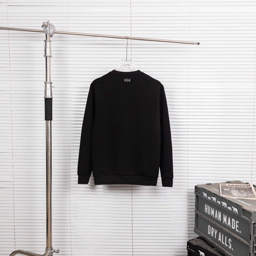 Fashion Trends: Essential Series Sales Surge with Cozy Cotton-Polyester Blend