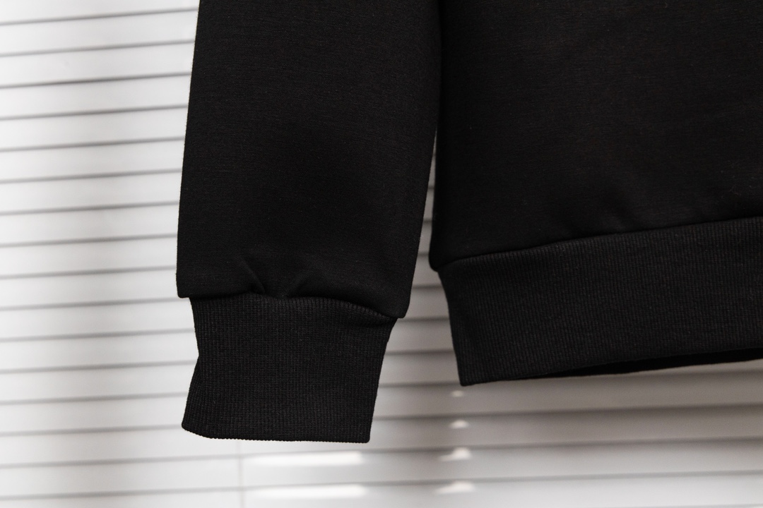 Fashion Trends: Essential Series Sales Surge with Cozy Cotton-Polyester Blend - 图片 5