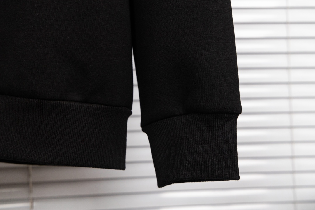 Fashion Trends: Essential Series Sales Surge with Cozy Cotton-Polyester Blend - 图片 8