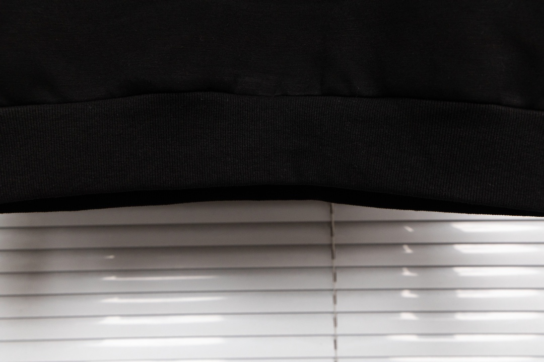 Fashion Trends: Essential Series Sales Surge with Cozy Cotton-Polyester Blend - 图片 9