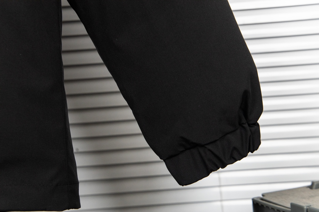 Prada Cotton Coat: Original Design, Unisex, Black, Sizes S-XL - 图片 9