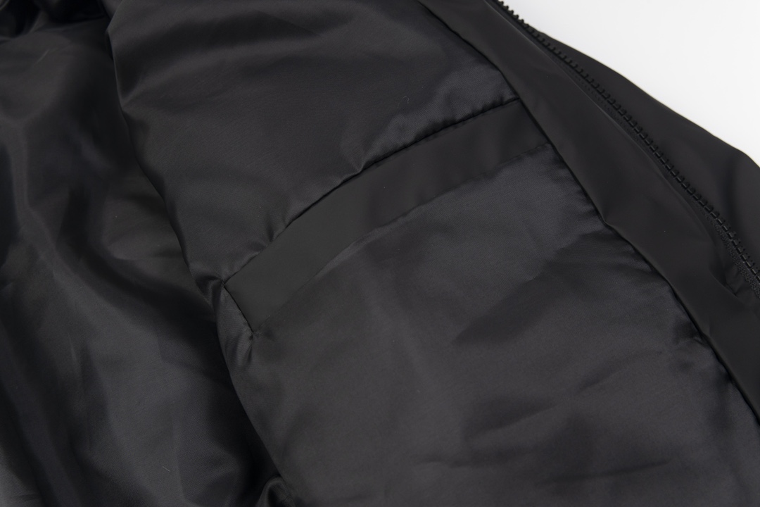 Prada Cotton Coat: Original Design, Custom Details for Success, Unisex Style, Black, S-XL - 图片 9