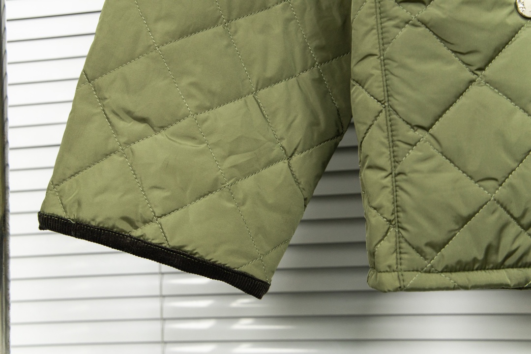 Prada Retro Cotton Jacket: Stylish, Warm, and Unique Design for Fashion Enthusiasts - 图片 5