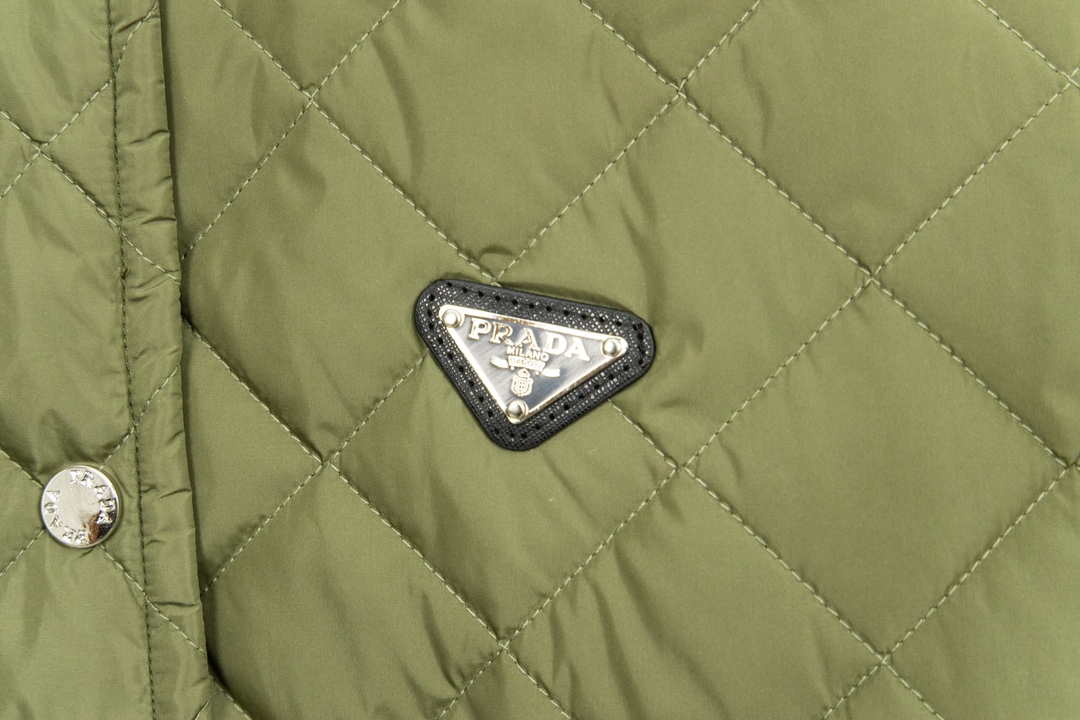 Prada Retro Cotton Jacket: Stylish, Warm, and Unique Design for Fashion Enthusiasts - 图片 8