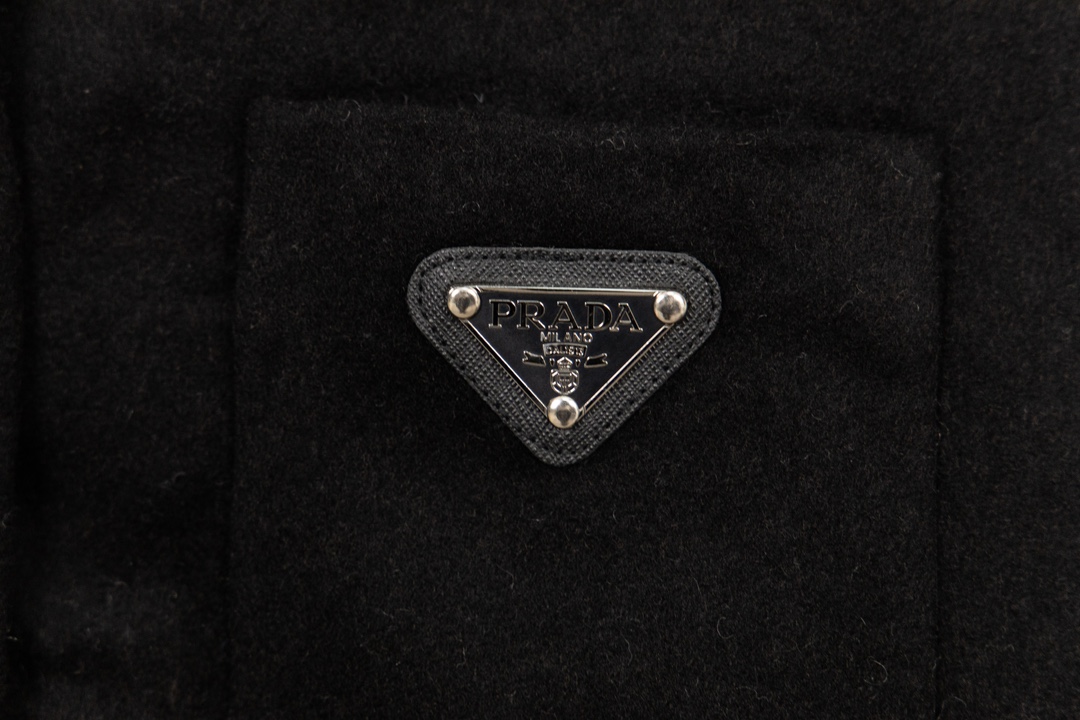PRADA Unisex Cotton Bag: Fashionable, Comfortable, Oversized – Perfect for Couples - 图片 7
