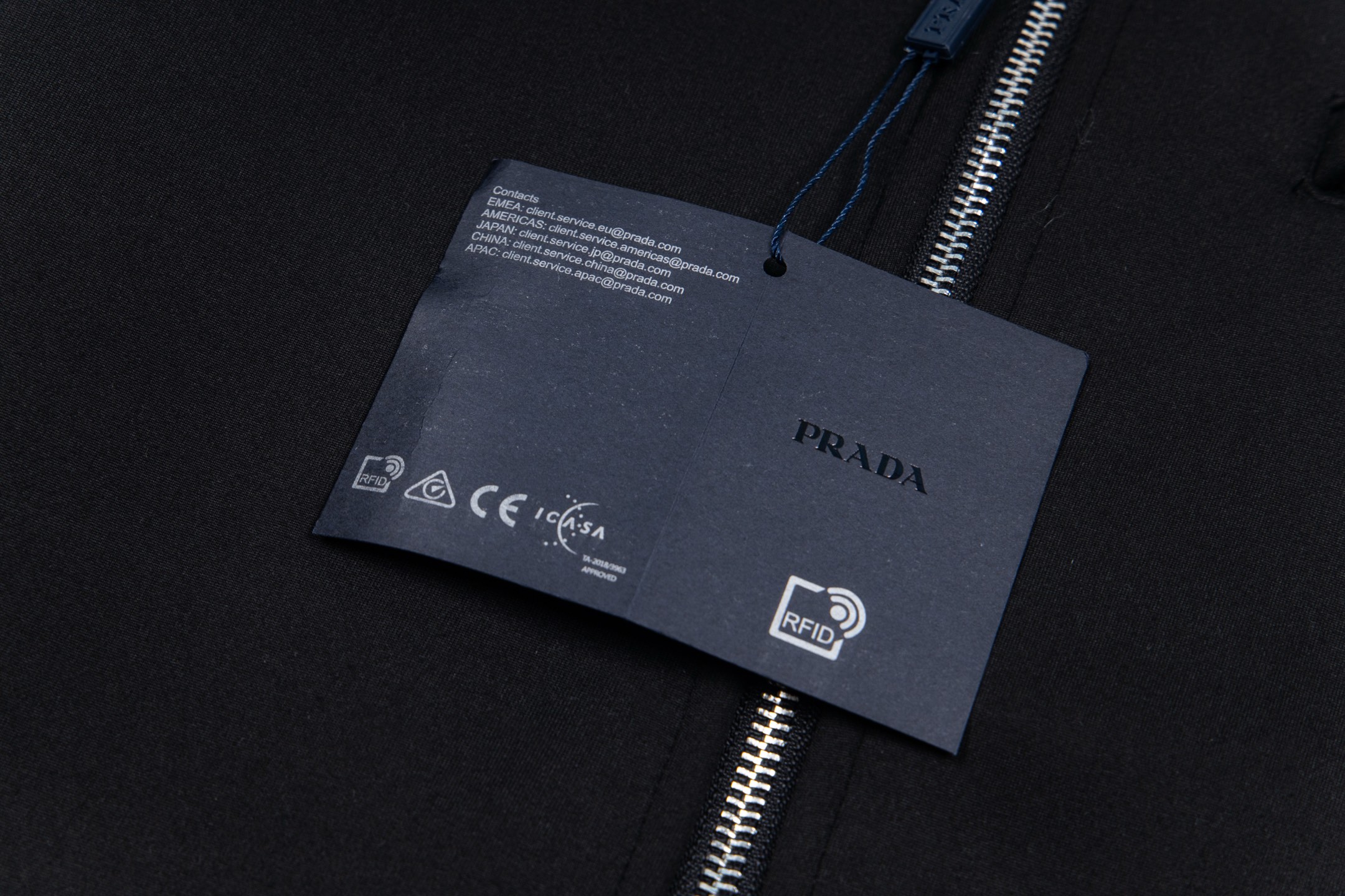 Prada YF-21 Jacket: Original Design, Custom Details, Trendsetting Luxury Fashion - 图片 5