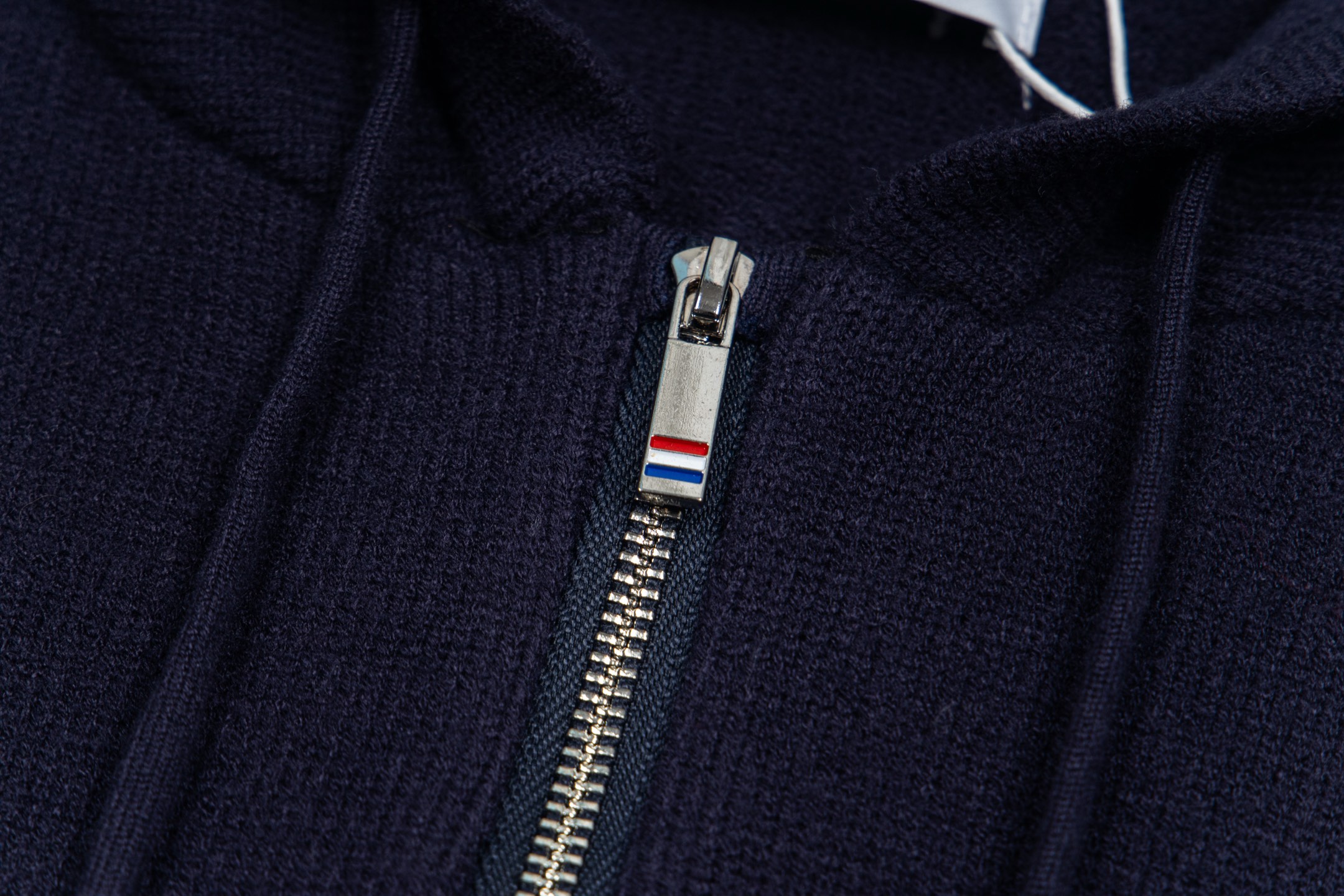 Fashion Review: Thom Browne’s Soft Knit Jacket in Cyan and Gray - 图片 7