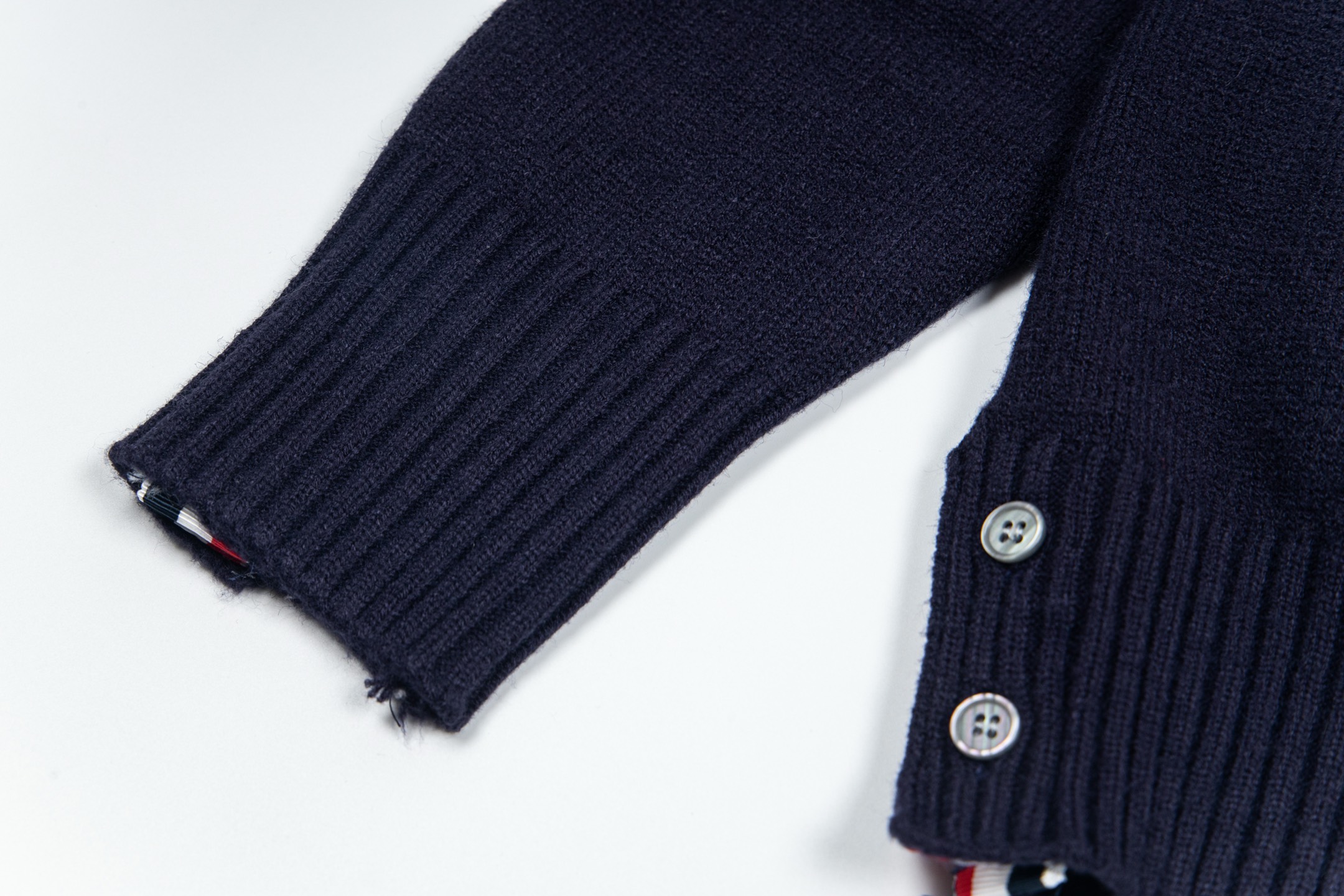 Fashion Review: Thom Browne’s Soft Knit Jacket in Cyan and Gray - 图片 8