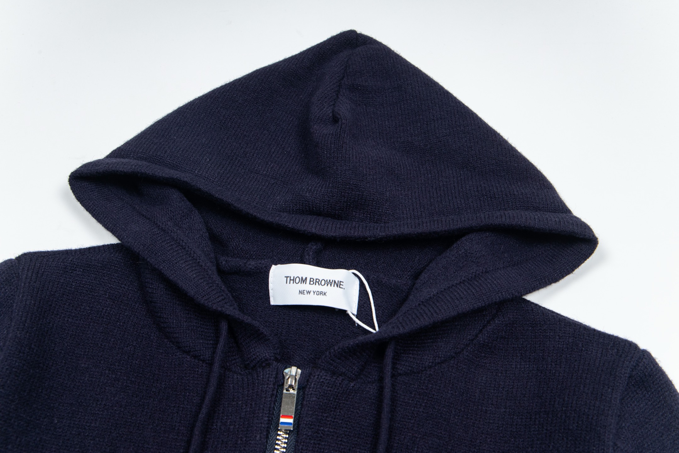 Fashion Review: Thom Browne’s Soft Knit Jacket in Cyan and Gray - 图片 4