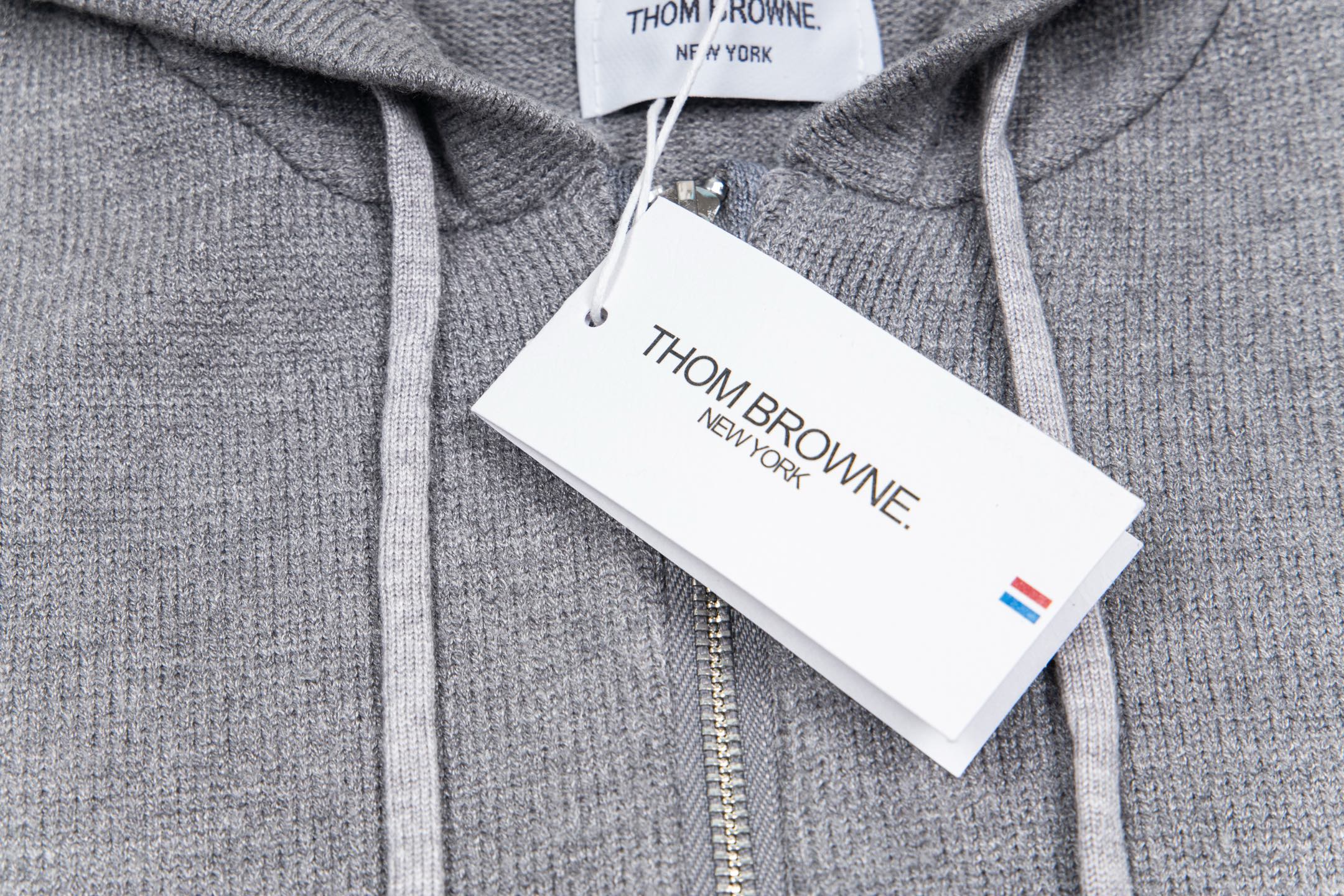 Fashion Review: Thom Browne’s Soft Knit Jacket Collection in Cyan and Gray - 图片 6