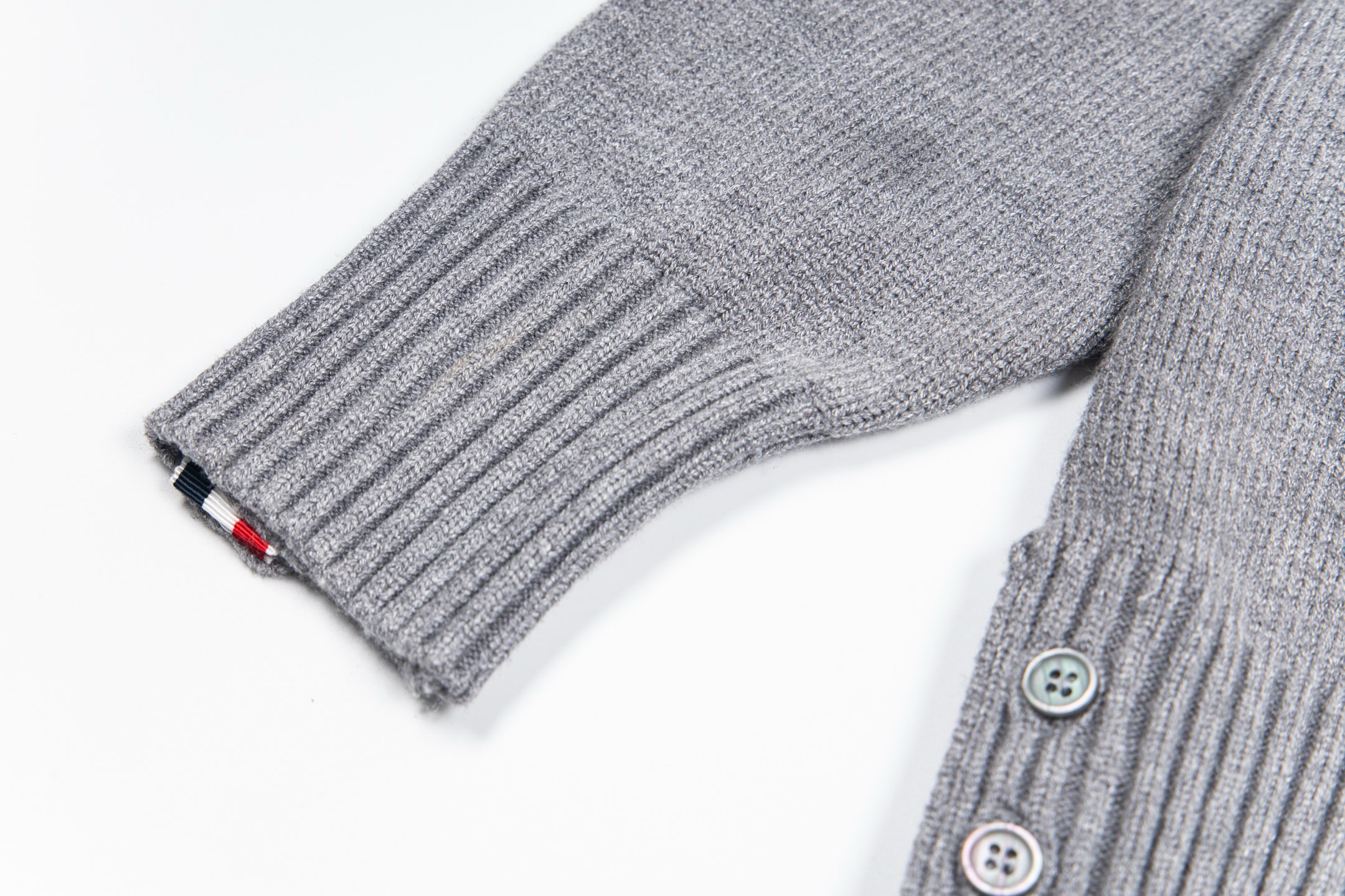 Fashion Review: Thom Browne’s Soft Knit Jacket Collection in Cyan and Gray - 图片 8